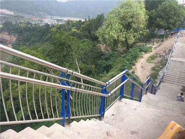 九江不锈钢复合管护栏的特点与优势